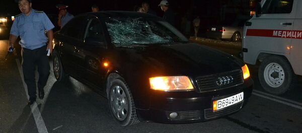 Автомашина марки Audi наехала на двух пешеходов в Бишкеке Автомашина марки Audi наехала на двух пешеходов в Бишкеке - Sputnik Кыргызстан