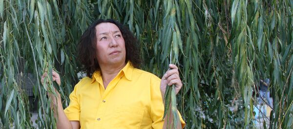 Эстрада ырчысы Мерген Тургандын архивдик сүрөтү - Sputnik Кыргызстан