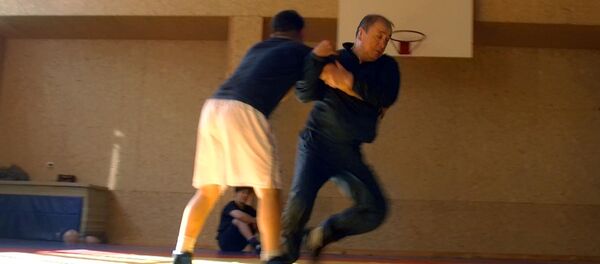 Мелис Турганбаевдин ардагерлер арасындагы чемпионатка даярданып жаткан учуру - Sputnik Кыргызстан