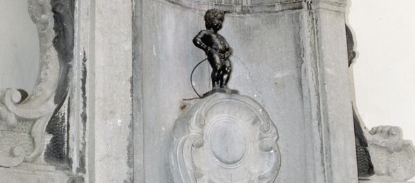 Скульптура Писающий мальчик в Брюсселе, архивное фото - Sputnik Кыргызстан