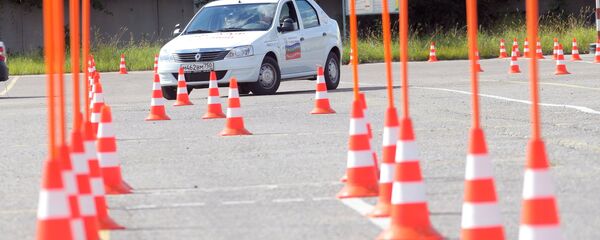 Во время практических занятий в автошколе. Архивное фото - Sputnik Кыргызстан