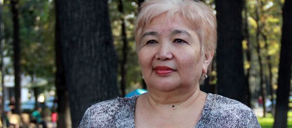 Председатель фонда Рука в руке и бабушка десятилетнего мальчика с расстройством аутического спектра Жылдыз Садыкова - Sputnik Кыргызстан