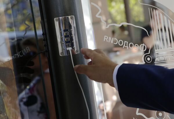 Открытие первой умной остановки в Симферополе Открытие первой умной остановки в Симферополе - Sputnik Кыргызстан