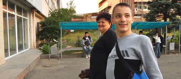 Несмотря на гниющие кости, Адылжан из Бишкека ходит в колледж - Sputnik Кыргызстан