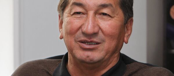 2010-жылдагы июнь окуяларында улут аралык жаңжалдын уюштуруучуларынын бири экени аныкталып, өмүр бою эркинен ажыратылган Кадыржан Батыровдун архивдик сүрөтү 2010-жылдагы июнь окуяларында улут аралык жаңжалдын уюштуруучуларынын бири экени аныкталып, өмүр бою эркинен ажыратылган Кадыржан Батыровдун архивдик сүрөтү - Sputnik Кыргызстан