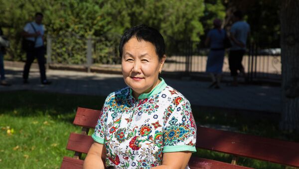 Пенсионерка из Бишкека Асель Даниярова, которая за свой счет возит сельских преподавателей в путешествие в Москву - Sputnik Кыргызстан