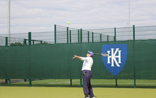 Коллин во время игры в теннис - Sputnik Кыргызстан