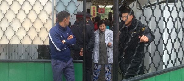 Митинг против сноса мини-рынка с северной стороны ЦУМа Айчурек - Sputnik Кыргызстан