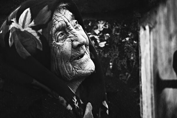 Эти фотографы видят старость другими глазами — снимки пожилых людей КР - Sputnik Кыргызстан