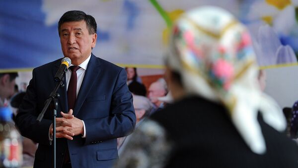 Премьер-министр КР Сооронбай Жээнбеков посетил социальное стационарное учреждение для престарелых и инвалидов в селе Нижне-Серафимовка - Sputnik Кыргызстан