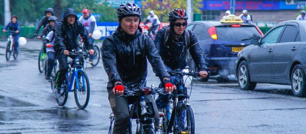 Горожане на традиционном ежегодном велопробеге в Бишкеке - Sputnik Кыргызстан