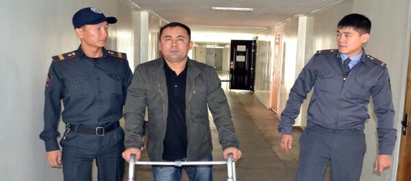 Бишкек ШИИБдин Кайгуул милициясынын жетекчилиги укук коргоо органдарынын ардагери Алмазбек Акчекеевге жардам берди - Sputnik Кыргызстан