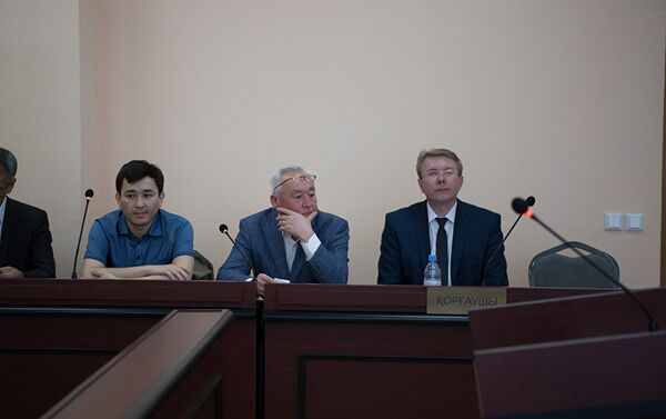 Сейтказы Матаев и его сын Асет, возглавляющий информационное агентство КазТАГ, обвинялись в мошенничестве и уклонении от уплаты налогов в особо крупном размере - Sputnik Кыргызстан