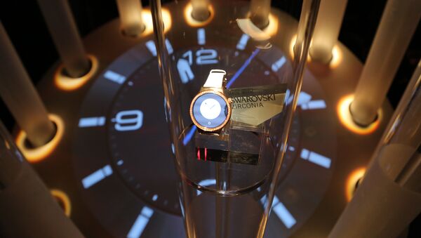 Электронные часы украшенная камнями Swarovski, архивное фото - Sputnik Кыргызстан