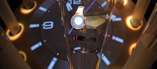 Swarovski таштары менен кооздолгон кол саат, архивдик сүрөт - Sputnik Кыргызстан