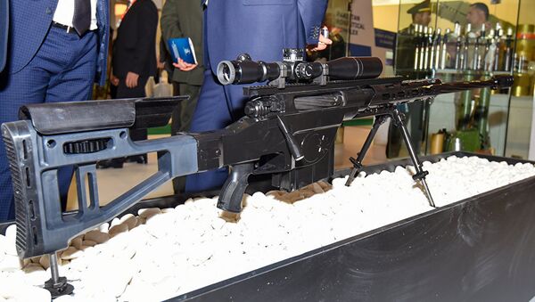 Снайперскую винтовку у выставочного стенда ADEX 2016 в Баку - Sputnik Кыргызстан