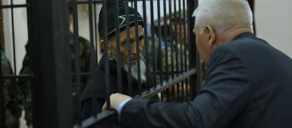 Обвиняемый в разжигании межэтнического конфликта на юге Кыргызстана в 2010 году Азимжан Аскаров в Чуйском областном суде - Sputnik Кыргызстан