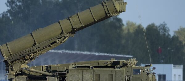 Российская система ПВО С-300ВМ Антей-2500 во время демонстрационного показа, архивное фото - Sputnik Кыргызстан