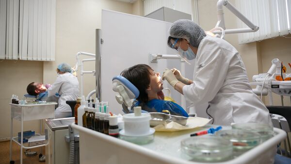 Пациенты на приеме у зубного врача. Архивное фото - Sputnik Кыргызстан