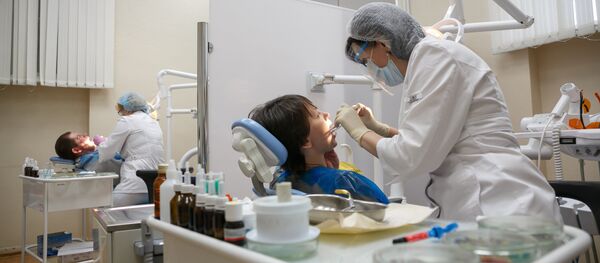 Пациенты на приеме у зубного врача. Архивное фото - Sputnik Кыргызстан