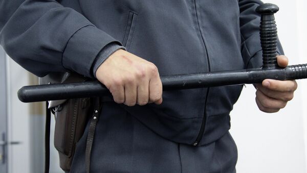 Сотрудник правоохранительного органа во время несения службы. Архивное фото - Sputnik Кыргызстан