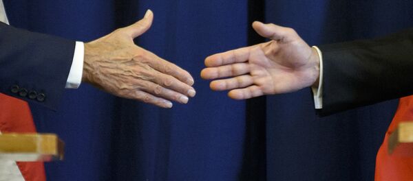 Рукопожатие. Архивное фото - Sputnik Кыргызстан
