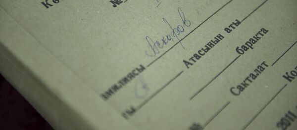 Суд над Азимжаном Аскаровым, обвиняемым в разжигании межэтнического конфликта на юге Кыргызстана в 2010 году - Sputnik Кыргызстан