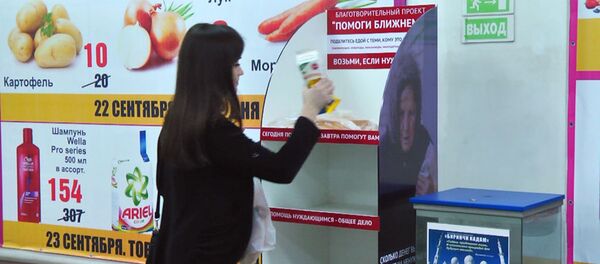 Бишкекчане в магазинах бесплатно оставляют продукты на полках для нуждающихся - Sputnik Кыргызстан