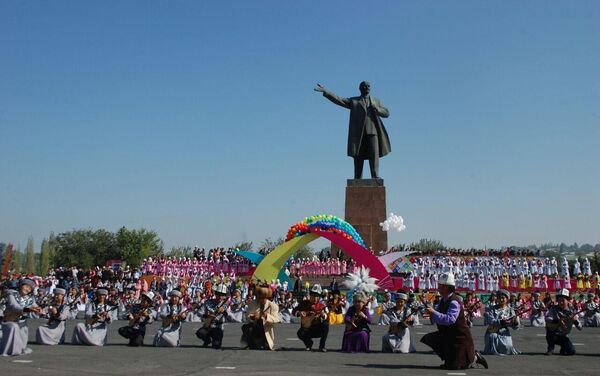 Но главным событием стало исполнение 500 комузистами популярной мелодии Маш ботой. - Sputnik Кыргызстан