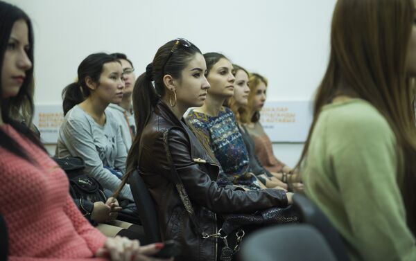 Гостями следующей экскурсии по редакции и мультимедийному пресс-центру Sputnik станут студенты-журналисты Кыргызского национального университета. - Sputnik Кыргызстан
