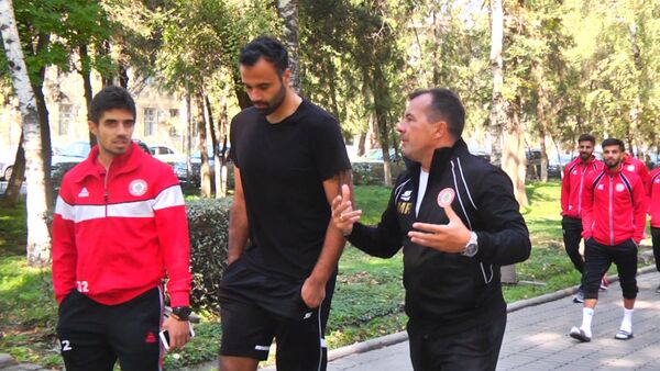 Ливанские футболисты гуляли по Дзержинке и делали селфи - Sputnik Кыргызстан