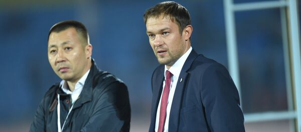 Архивное фото главного тренера сборной Кыргызстана Александра Крестинина(справа) - Sputnik Кыргызстан