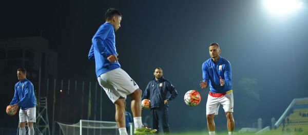 Футболисты сборной Кыргызстана во время тренировок. Архивное фото - Sputnik Кыргызстан