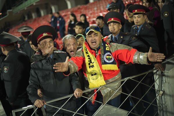 Товарищеский матч по футболу между сборными Кыргызстана и Ливана - Sputnik Кыргызстан