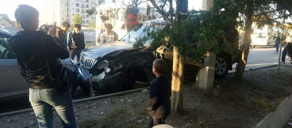 ДТП с участием водителя внедорожника Toyota Prado в Бишкеке ДТП с участием водителя внедорожника Toyota Prado в Бишкеке - Sputnik Кыргызстан
