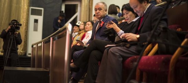 Собрание народного курултая в Русском драматическом театре в Бишкеке - Sputnik Кыргызстан