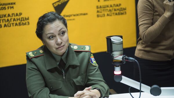 Сотрудник противопожарной службы майор Ирина Яшина во время интервью - Sputnik Кыргызстан