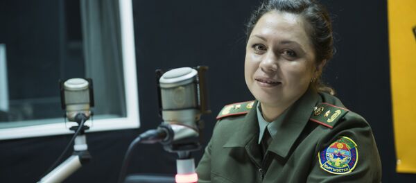 Сотрудник противопожарной службы майор Ирина Яшина во время интервью - Sputnik Кыргызстан