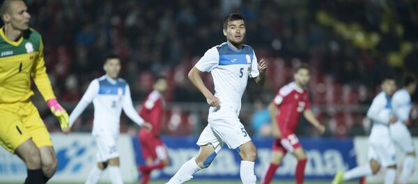 Кыргызстандын футбол оюнчулары беттеш учурунда. Архив - Sputnik Кыргызстан