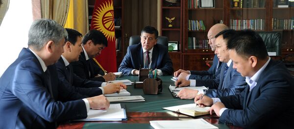 Премьер-министр КРСооронбай Жээнбеков на рабочем совещании по вопросам текущей общественно-политической обстановки в стране. - Sputnik Кыргызстан