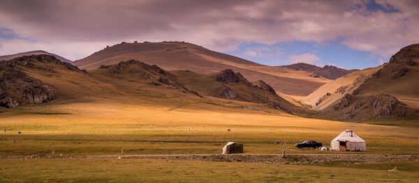 Фотографии известного режиссера Тимура Тугалева, сделанные на озере Сон-Коль Фотографии известного режиссера Тимура Тугалева, сделанные на озере Сон-Коль - Sputnik Кыргызстан