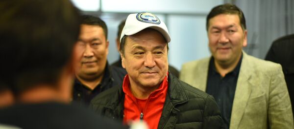 Возвращение в Бишкек участников чемпионата мира по борьбе среди ветеранов - Sputnik Кыргызстан