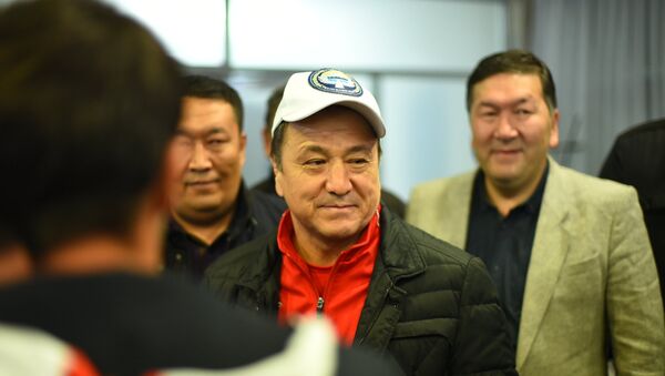 Возвращение в Бишкек участников чемпионата мира по борьбе среди ветеранов - Sputnik Кыргызстан