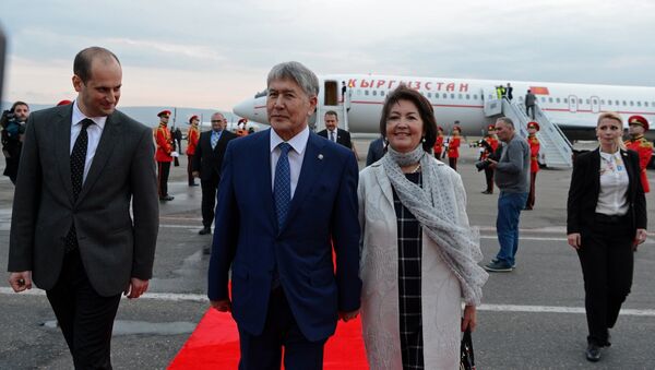 Президент Алмазбек Атамбаев прибыл с официальным визитом в Грузию - Sputnik Кыргызстан