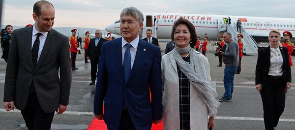 Президент Алмазбек Атамбаев прибыл с официальным визитом в Грузию - Sputnik Кыргызстан