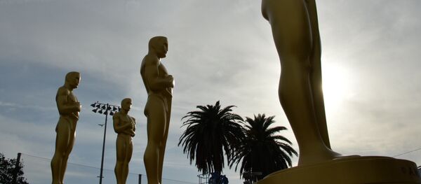 Статуэтки кинопремии Оскар в голливуде, Калифорния, Сша - Sputnik Кыргызстан