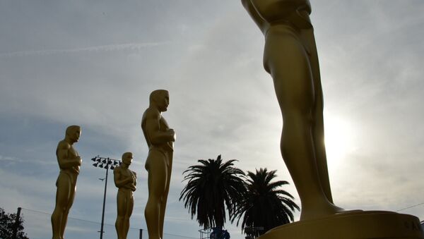 Статуэтки кинопремии Оскар в голливуде, Калифорния, Сша - Sputnik Кыргызстан