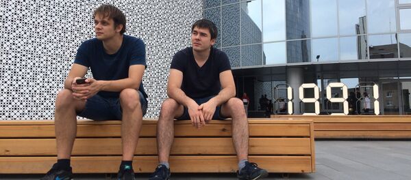 Разработчики видеоигры World of One Сергей Алексеев (слева) и Андрей Амортиз - Sputnik Кыргызстан