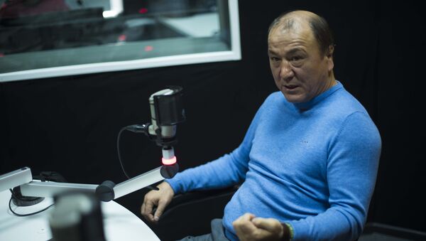 Экс-министр внутренних дел, вице-президент Федерации спортивной борьбы КР Мелис Турганбаев во время интервью - Sputnik Кыргызстан