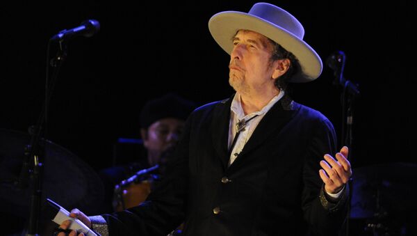 Американский поэт и исполнитель Боб Дилан во время концерта - Sputnik Кыргызстан